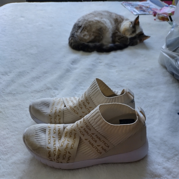 Clothes - Picture 7 of 16